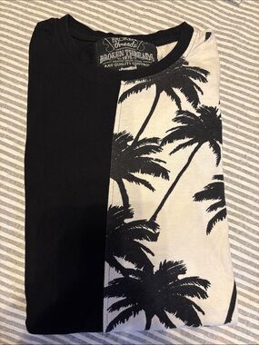 Broken Threads Men’s Black & White Palm Split Short Sleeve Shirt